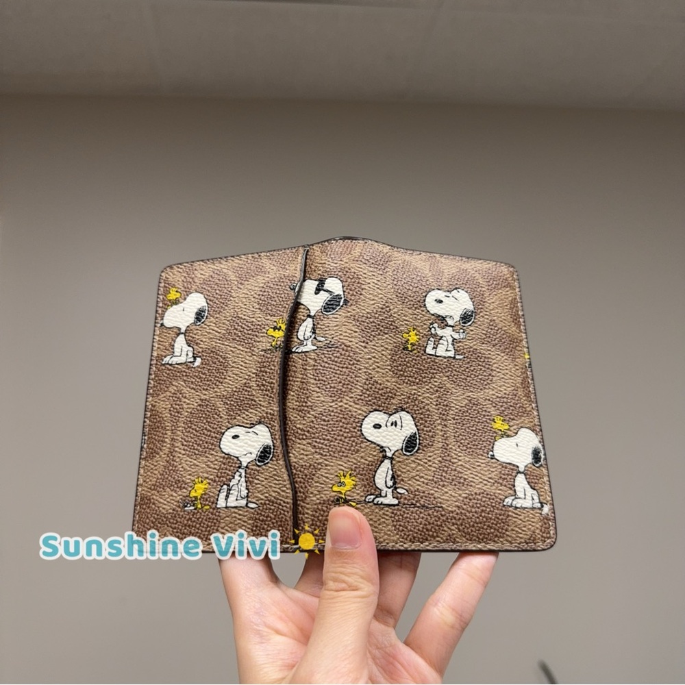 NWT Coach X Peanuts Id Card Wallet In Signature Canvas With Snoopy Print CBK50 - Picture 5 of 5